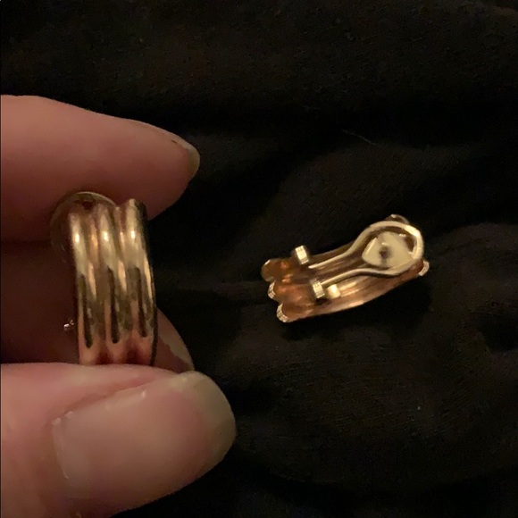 Pair of French leverback earrings - Picture 1 of 4